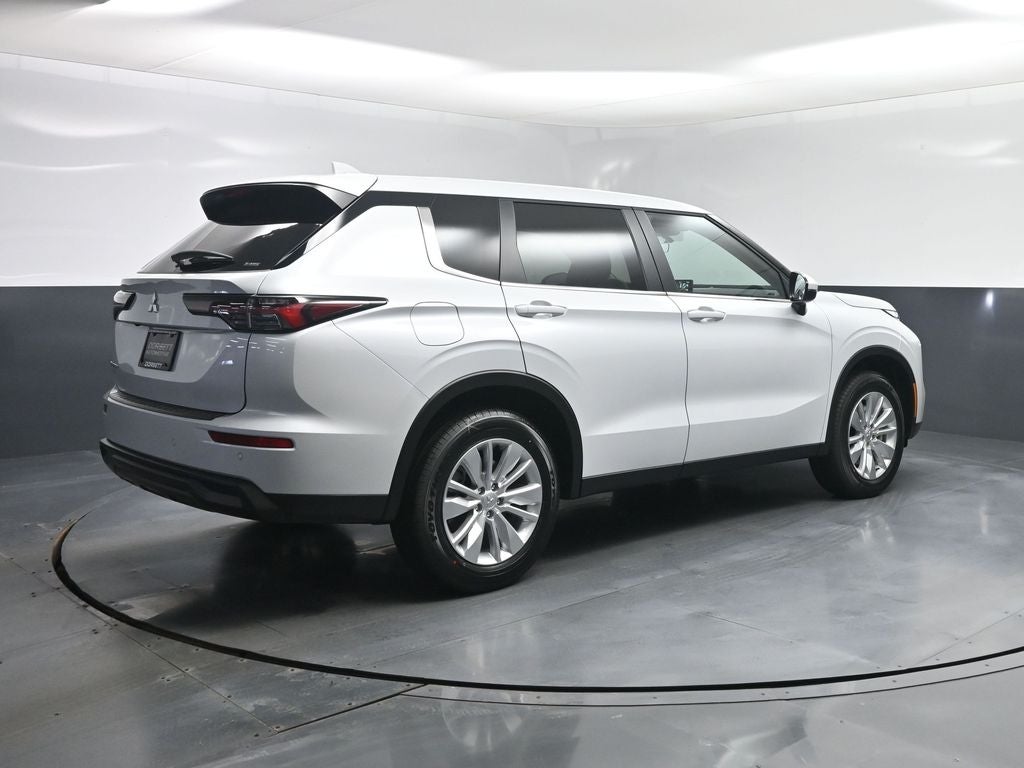 2026 Mitsubishi Outlander ES