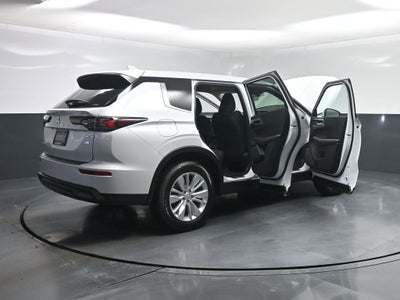 2026 Mitsubishi Outlander ES