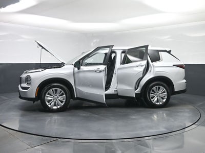 2026 Mitsubishi Outlander ES