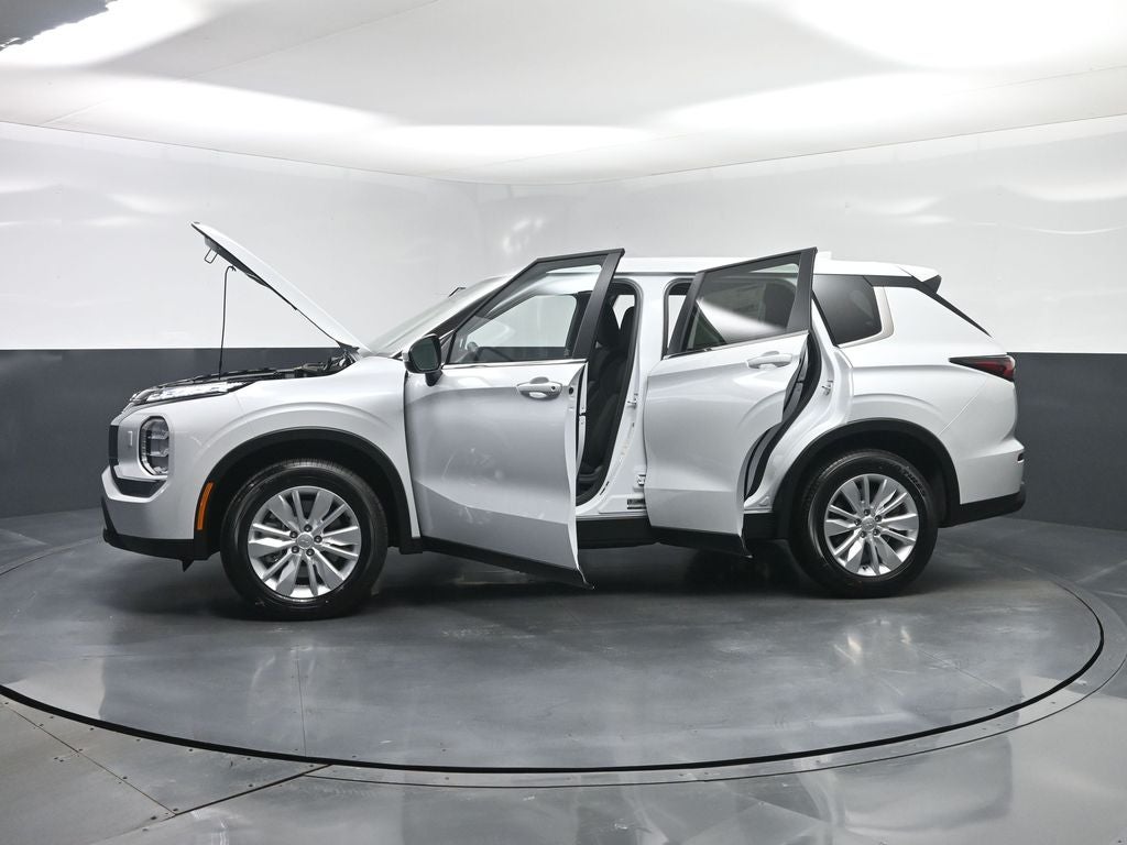 2026 Mitsubishi Outlander ES