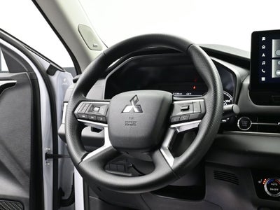 2026 Mitsubishi Outlander ES