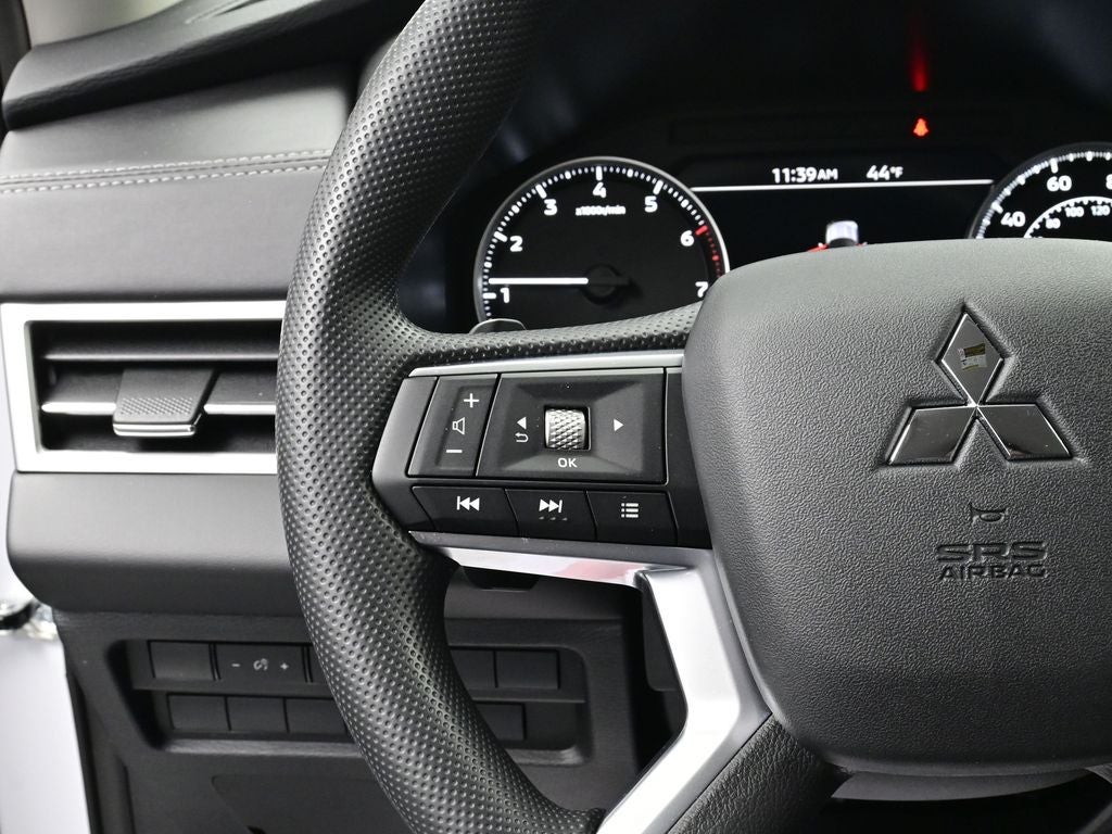 2026 Mitsubishi Outlander ES