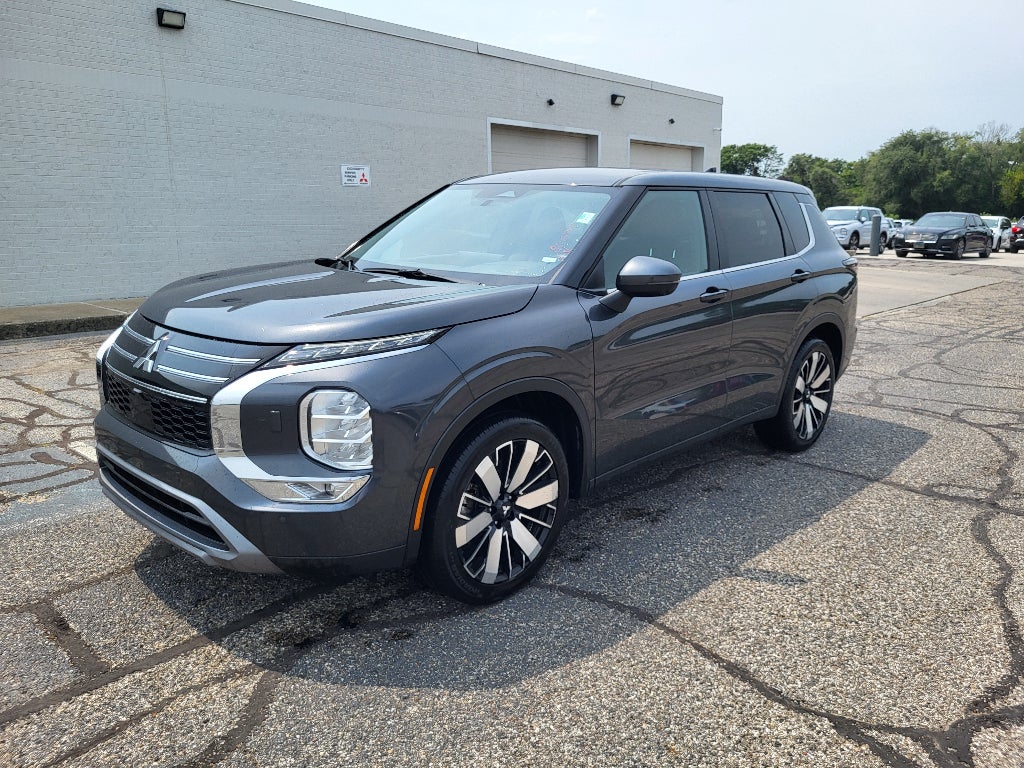 2025 Mitsubishi Outlander SE