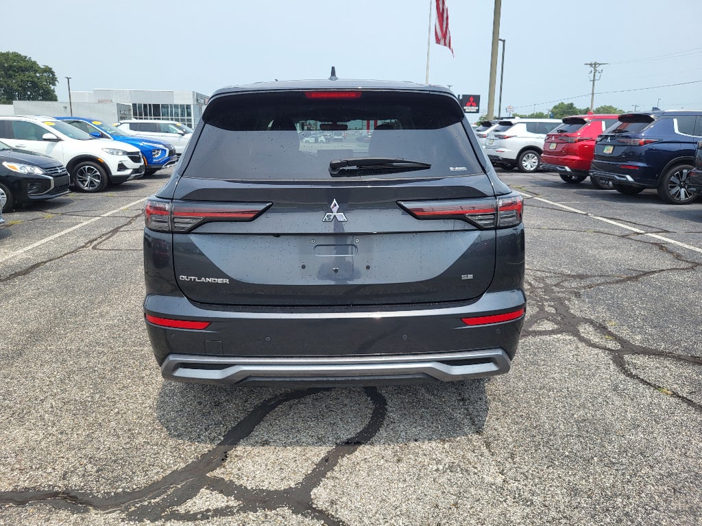 2025 Mitsubishi Outlander SE