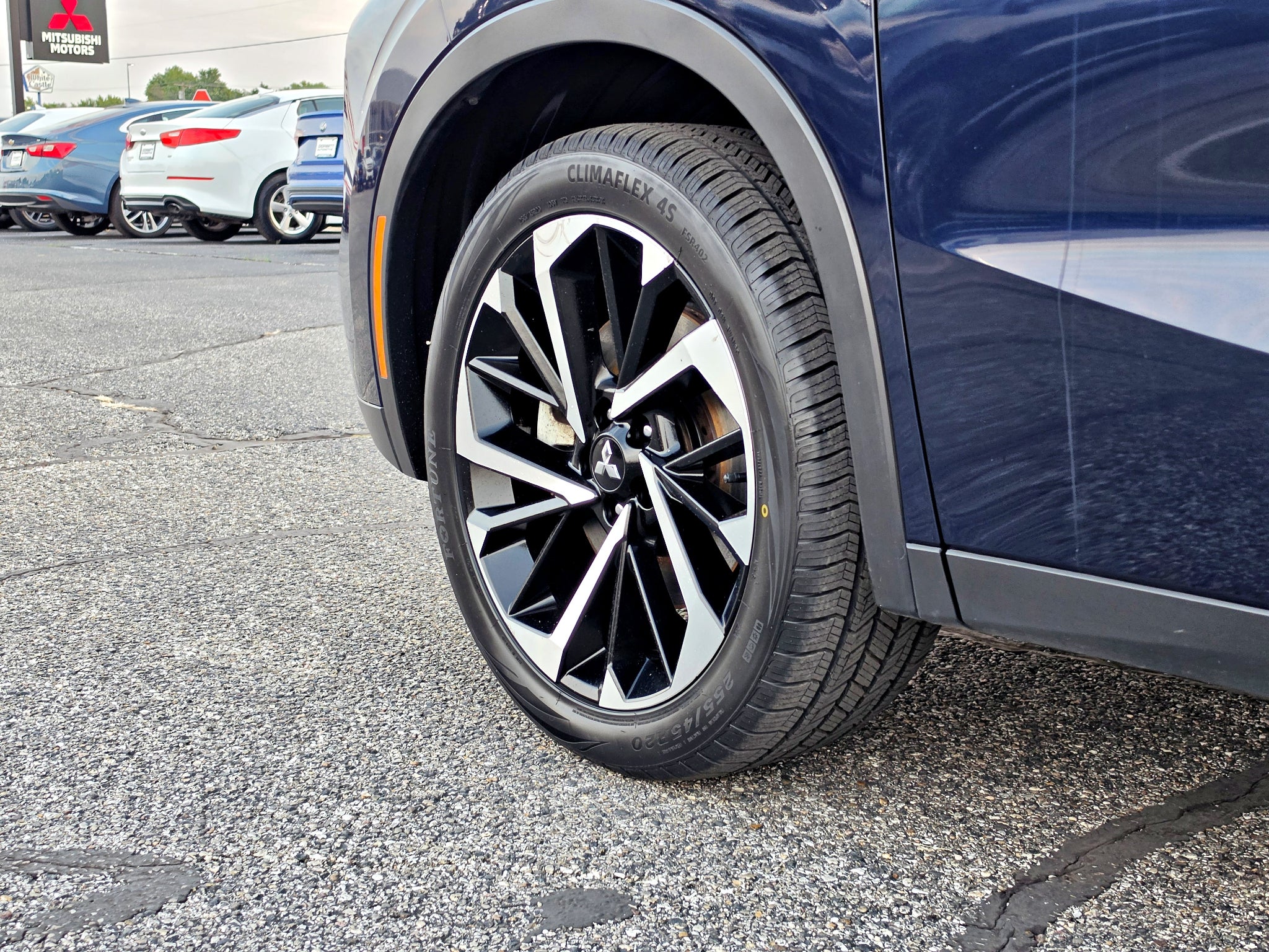 2024 Mitsubishi Outlander SE