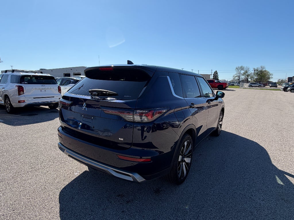 2025 Mitsubishi Outlander SE