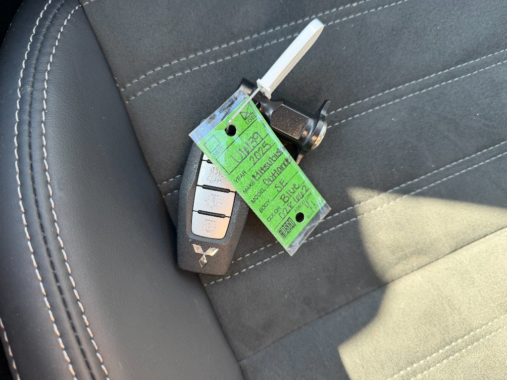 2025 Mitsubishi Outlander SE