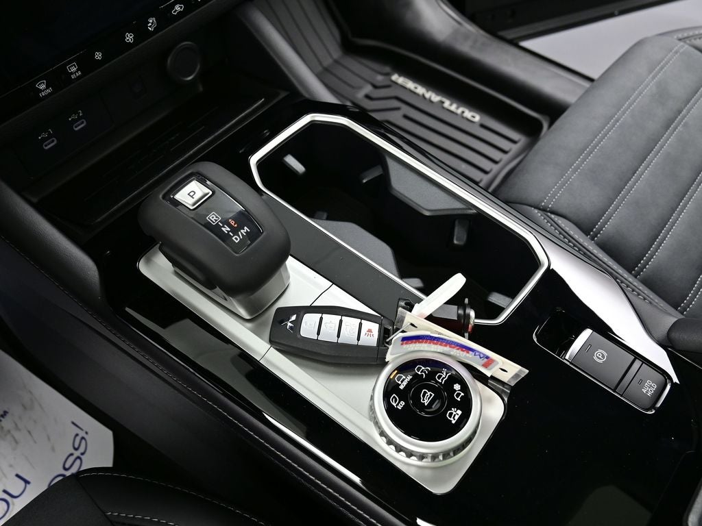 2025 Mitsubishi Outlander SE