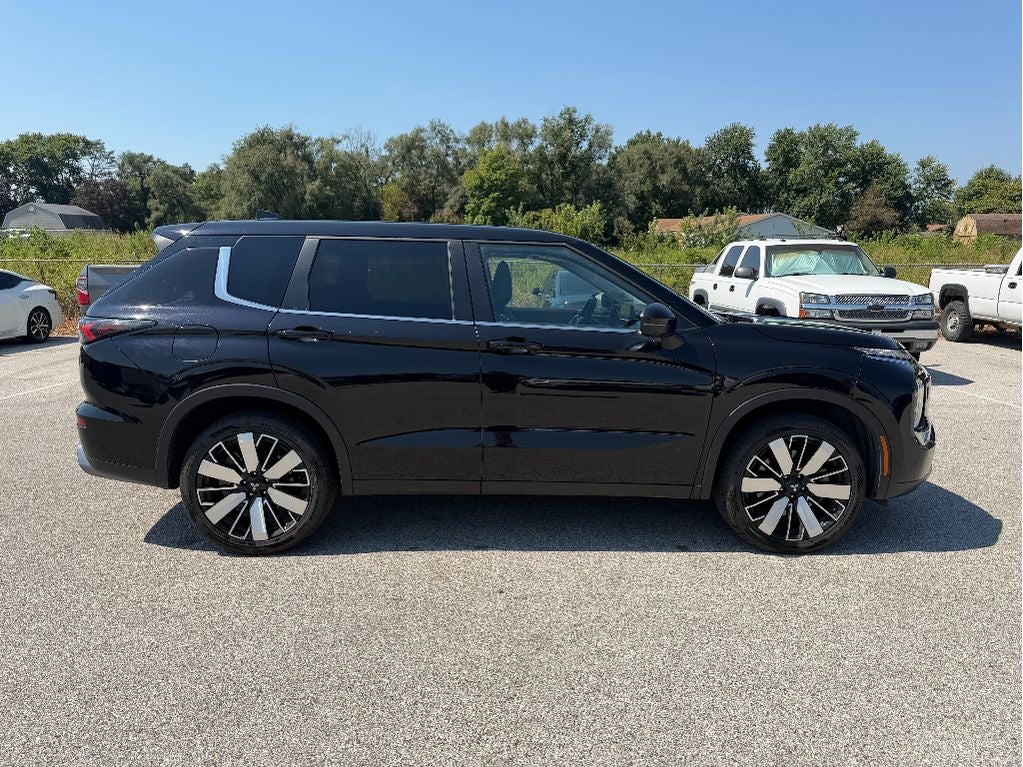 2025 Mitsubishi Outlander SE