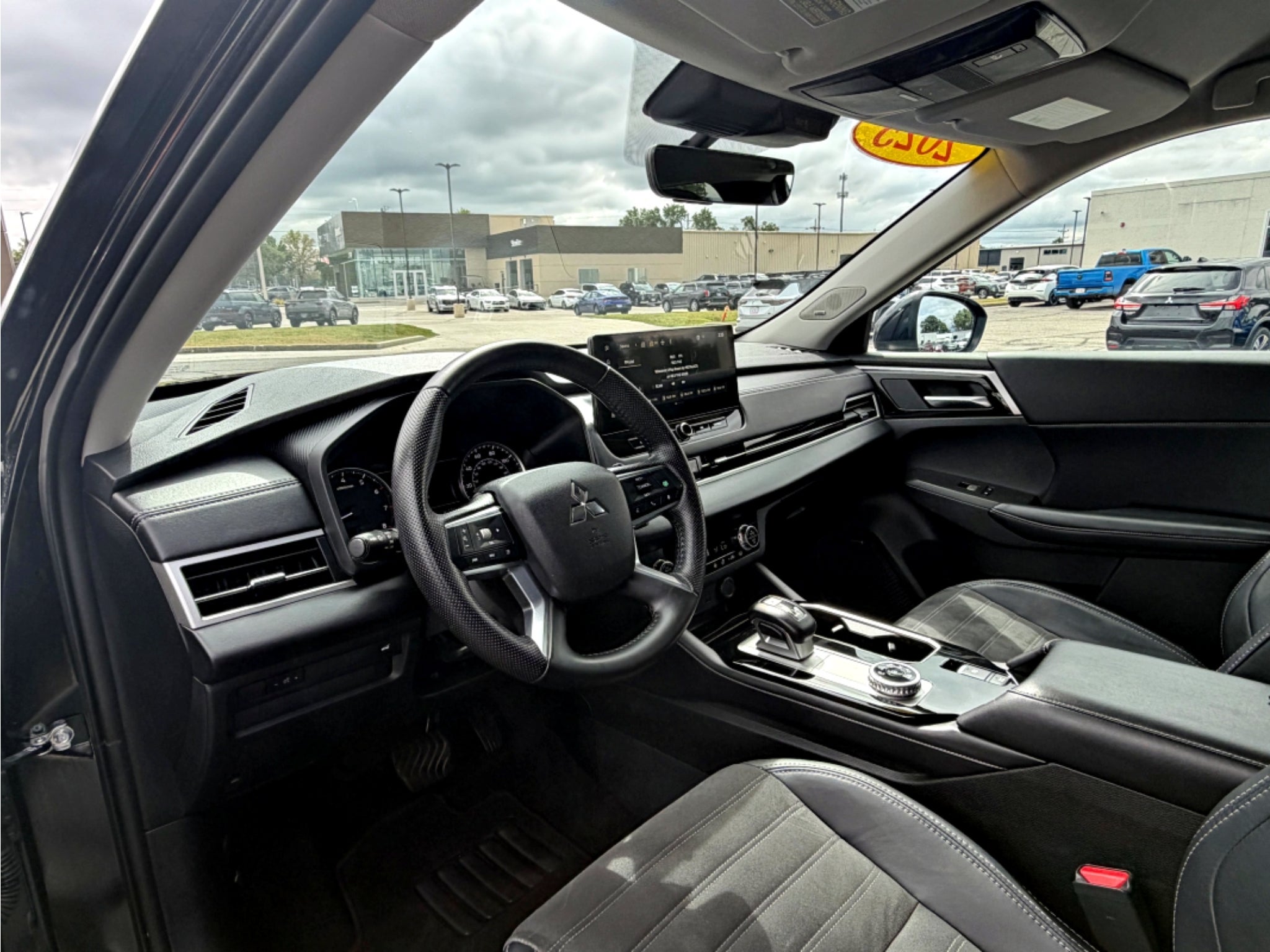 2025 Mitsubishi Outlander SE