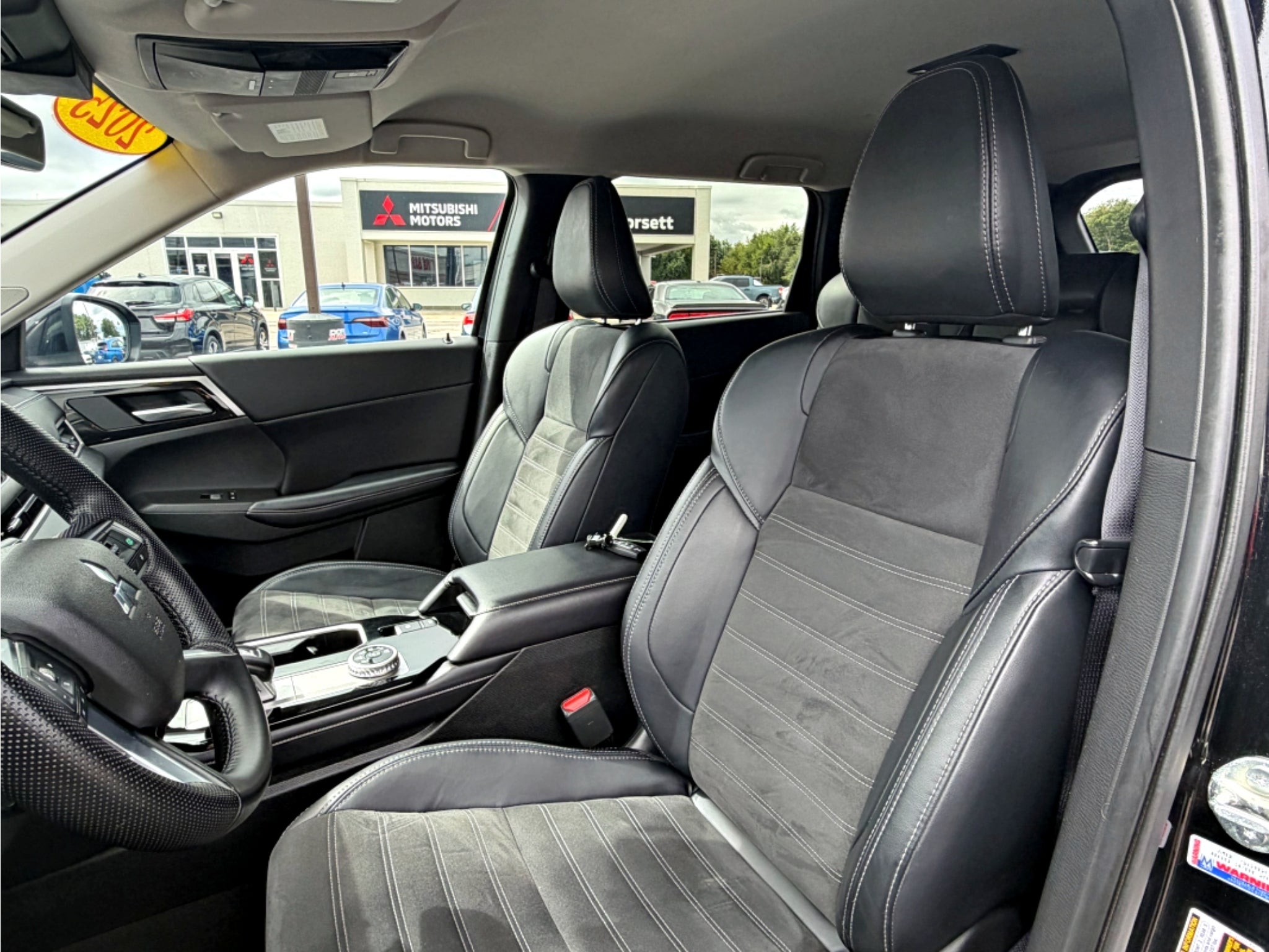 2025 Mitsubishi Outlander SE