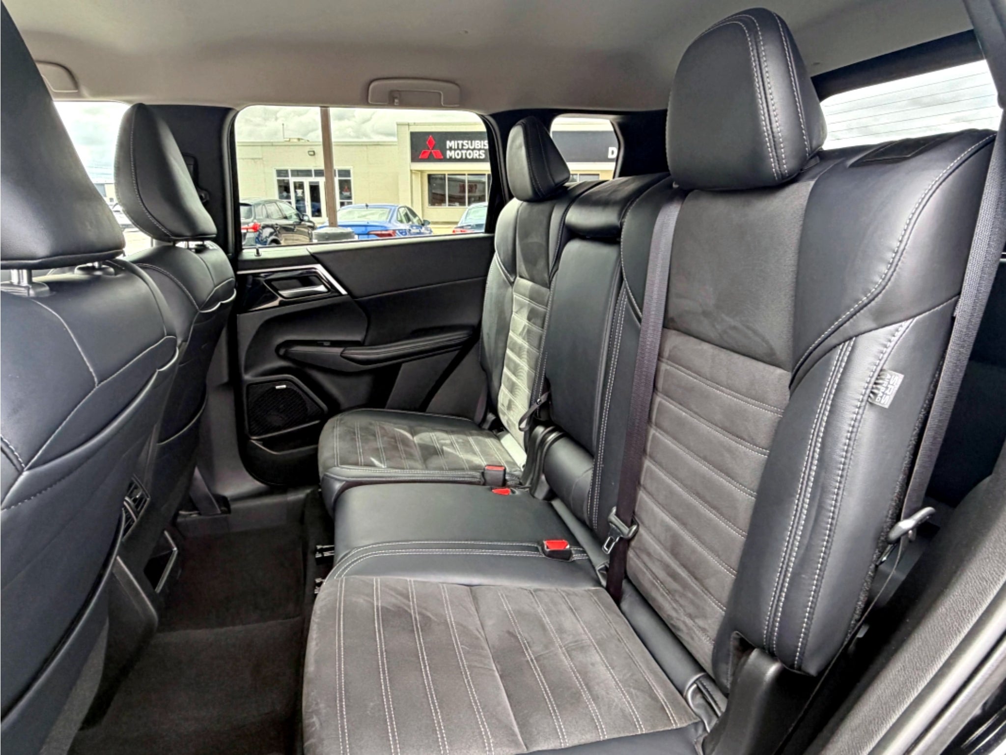 2025 Mitsubishi Outlander SE