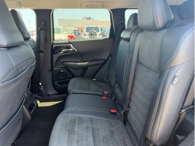 2025 Mitsubishi Outlander SE