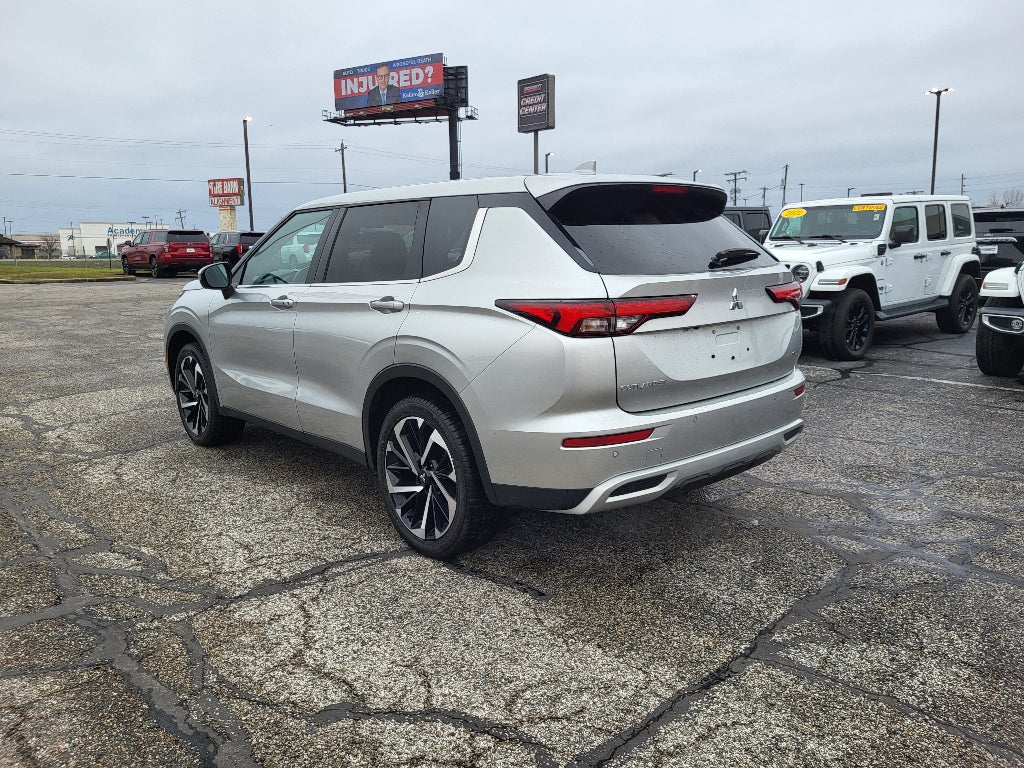 2024 Mitsubishi Outlander SE