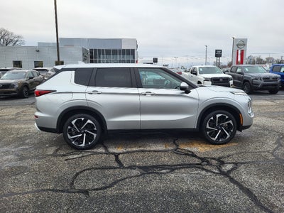 2024 Mitsubishi Outlander SE