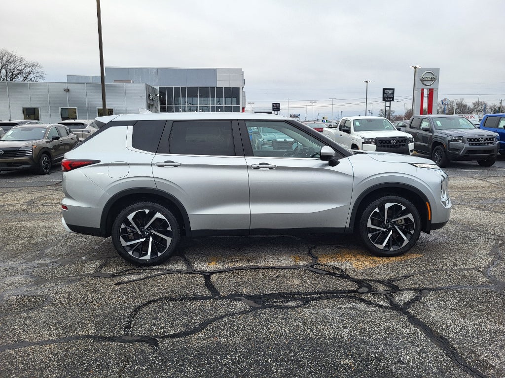 2024 Mitsubishi Outlander SE