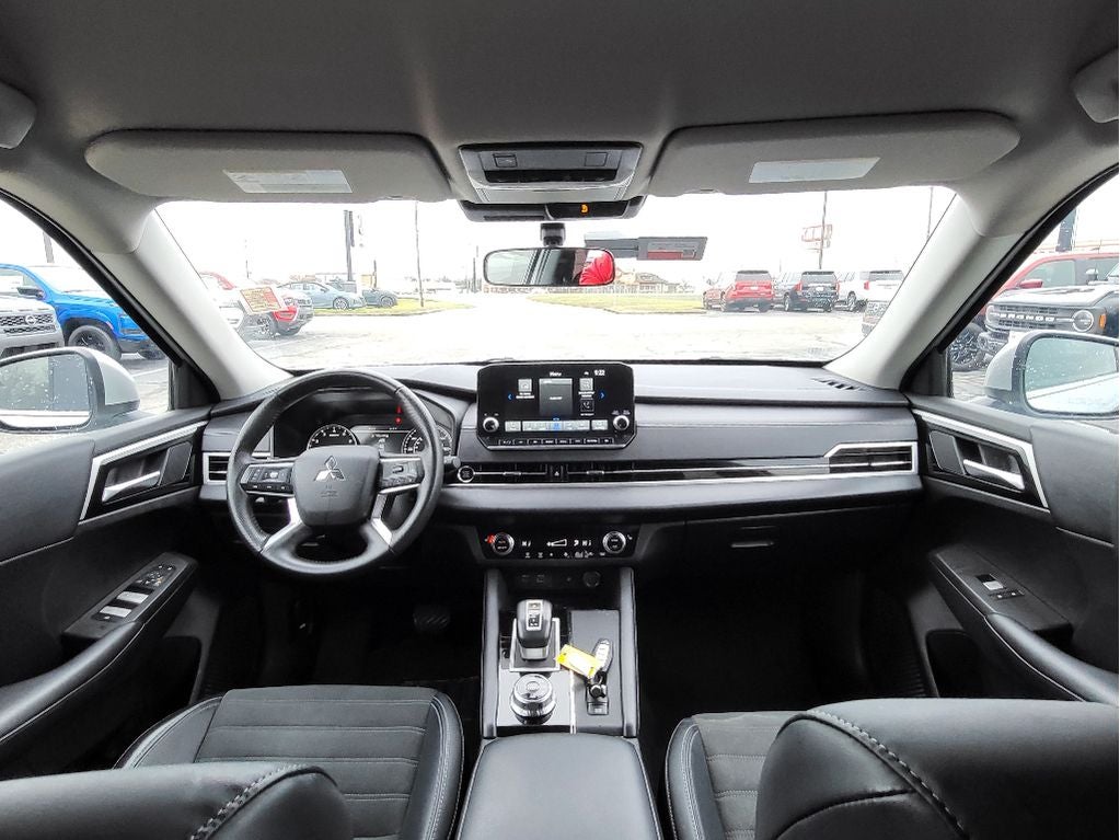 2024 Mitsubishi Outlander SE