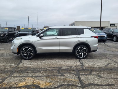 2024 Mitsubishi Outlander SE