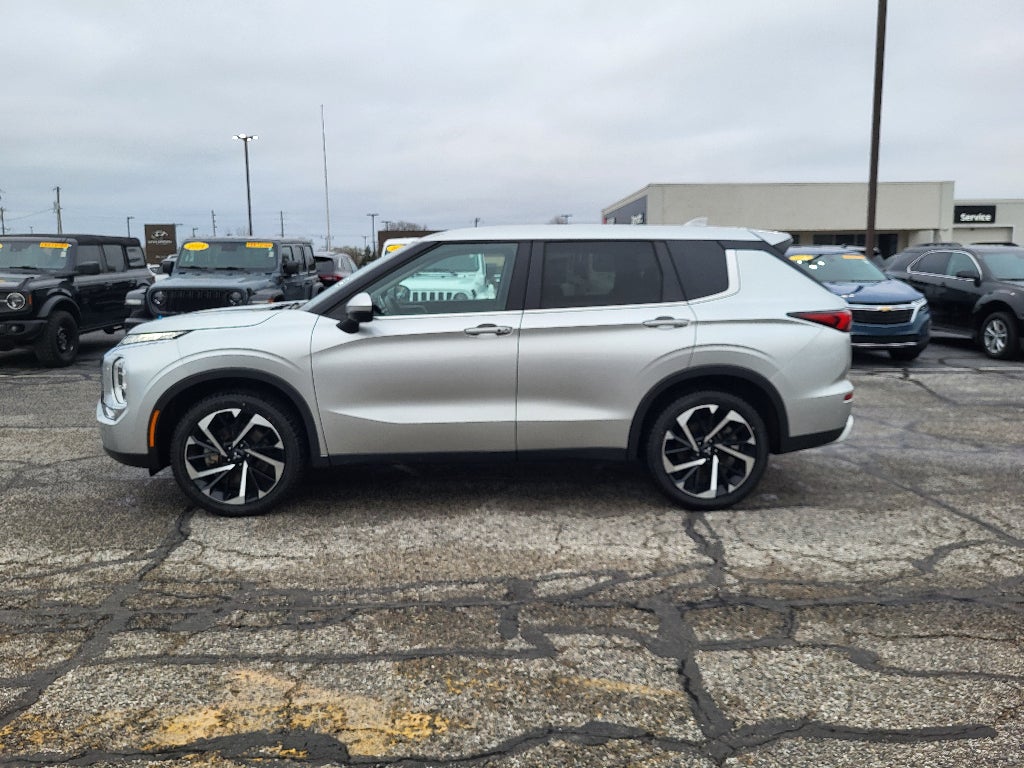 2024 Mitsubishi Outlander SE