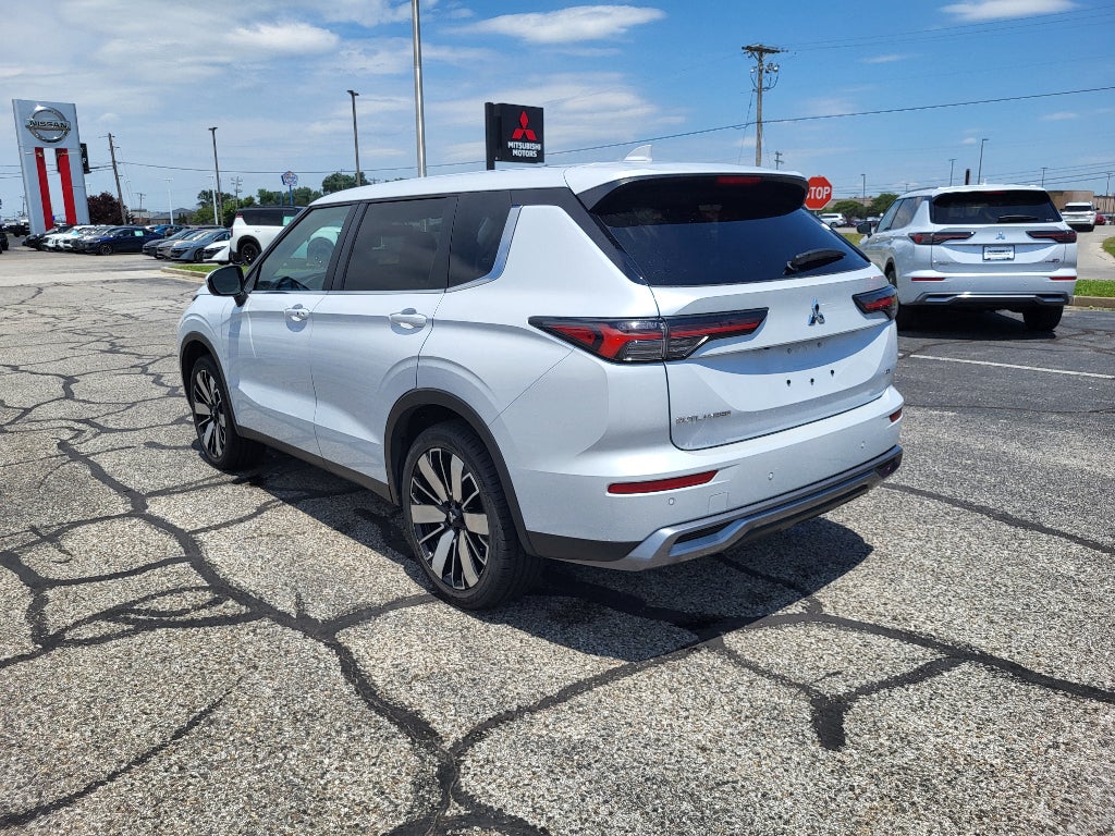 2025 Mitsubishi Outlander SE