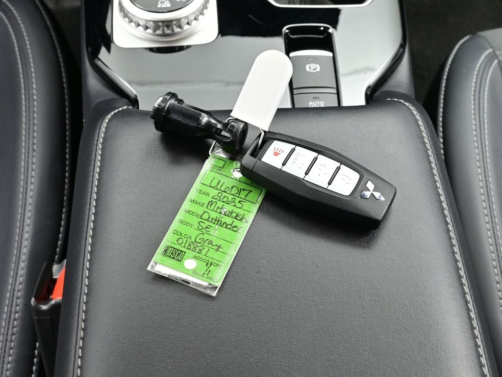 2025 Mitsubishi Outlander SE