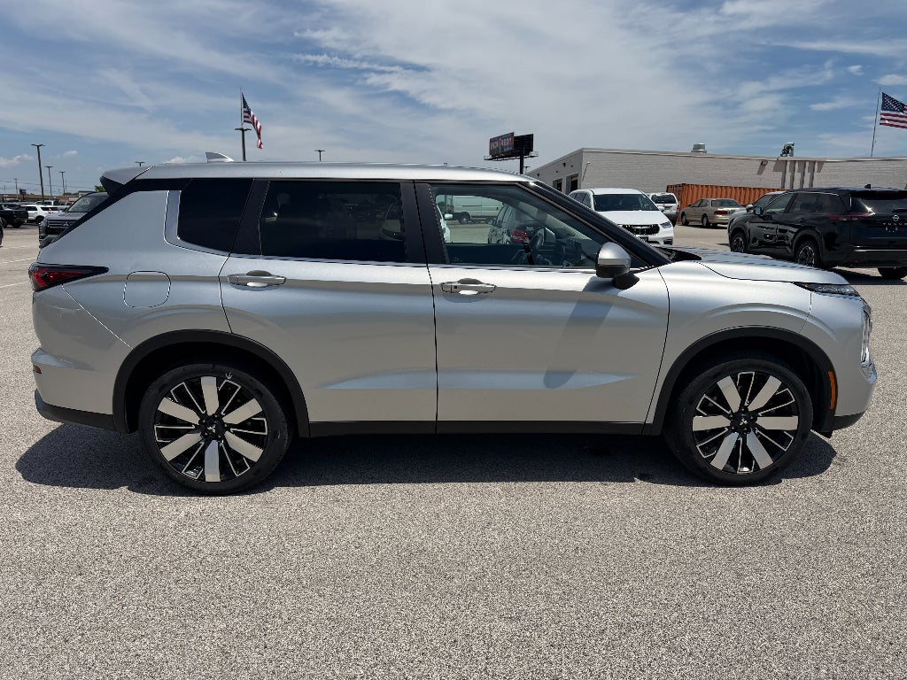 2025 Mitsubishi Outlander SE
