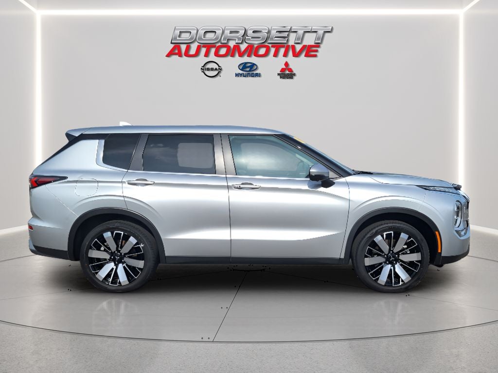 2025 Mitsubishi Outlander SE