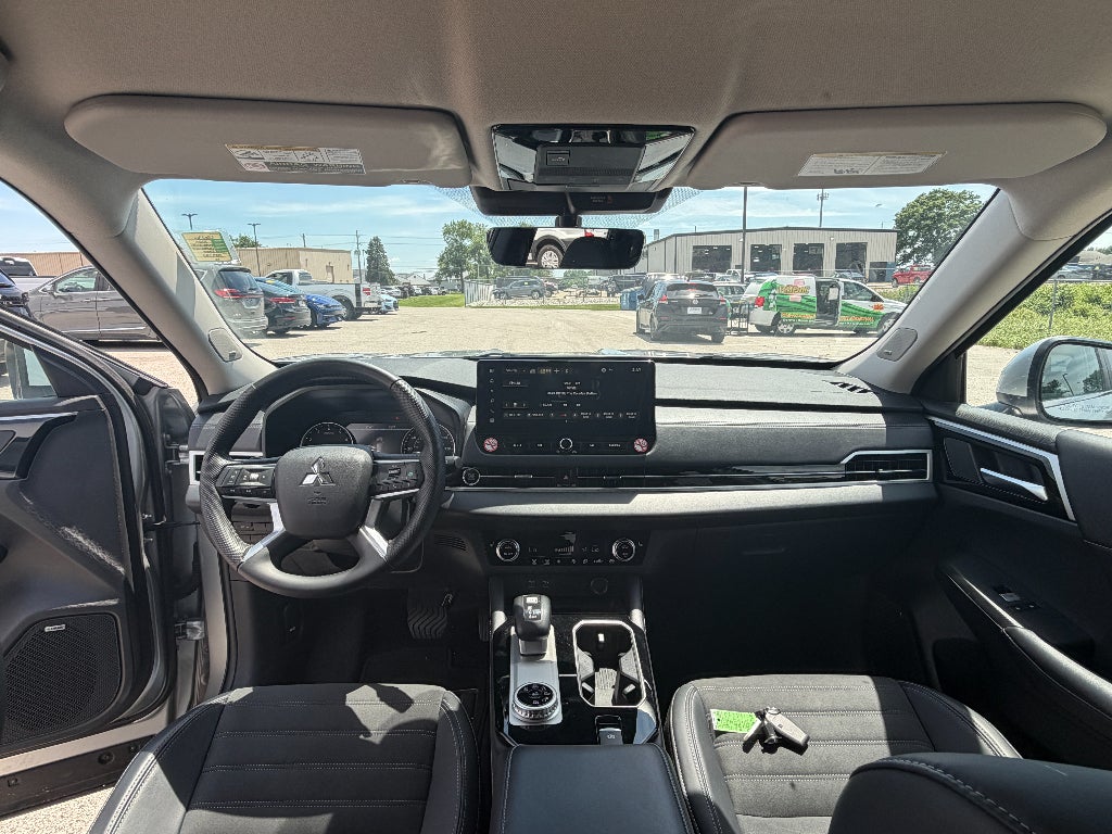2025 Mitsubishi Outlander SE