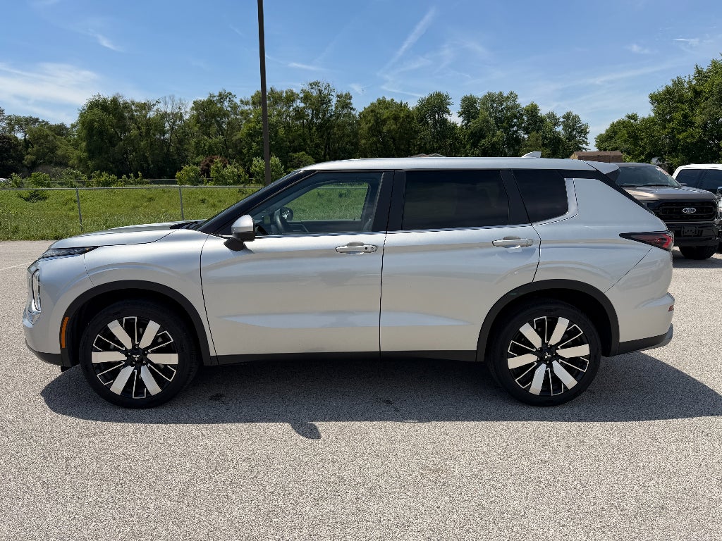 2025 Mitsubishi Outlander SE