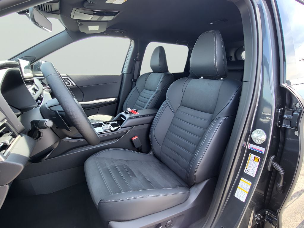 2026 Mitsubishi Outlander LE