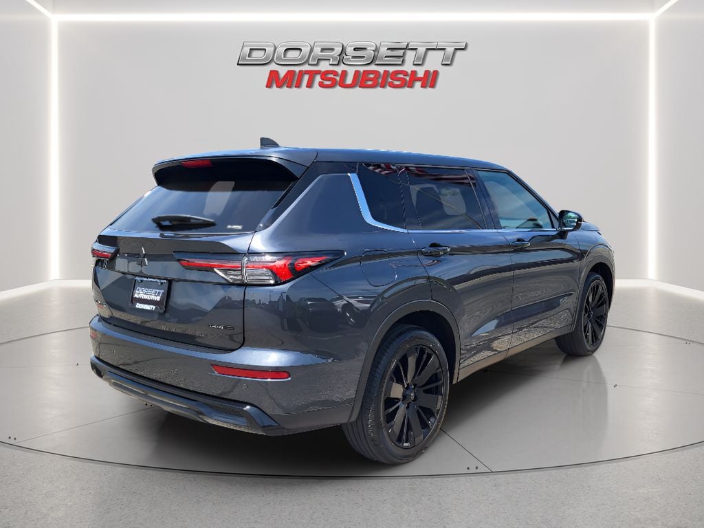2026 Mitsubishi Outlander LE