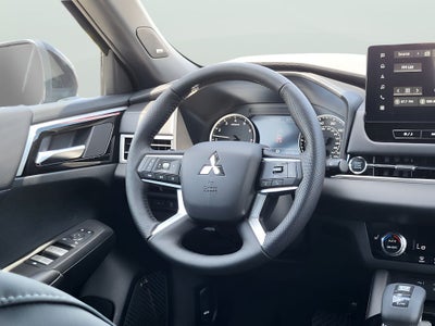 2026 Mitsubishi Outlander LE