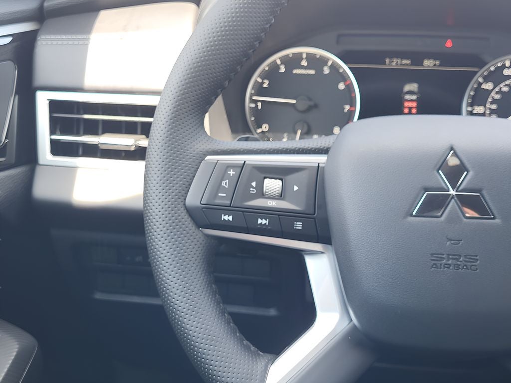 2026 Mitsubishi Outlander LE