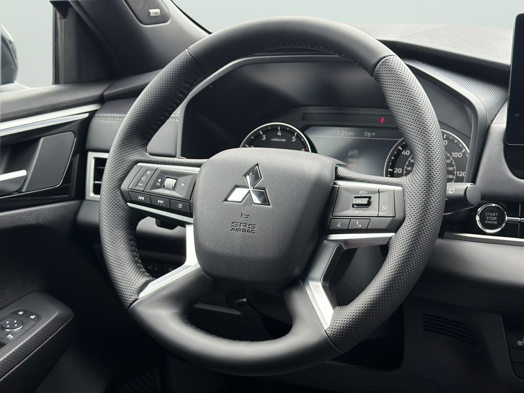 2026 Mitsubishi Outlander LE