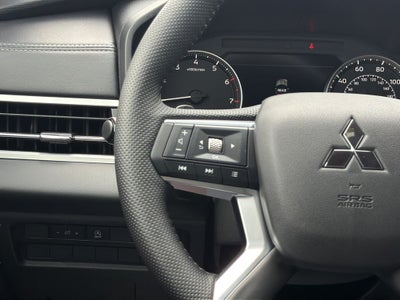 2026 Mitsubishi Outlander LE