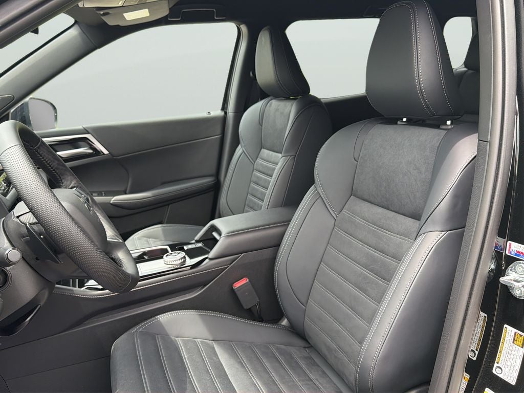 2026 Mitsubishi Outlander LE