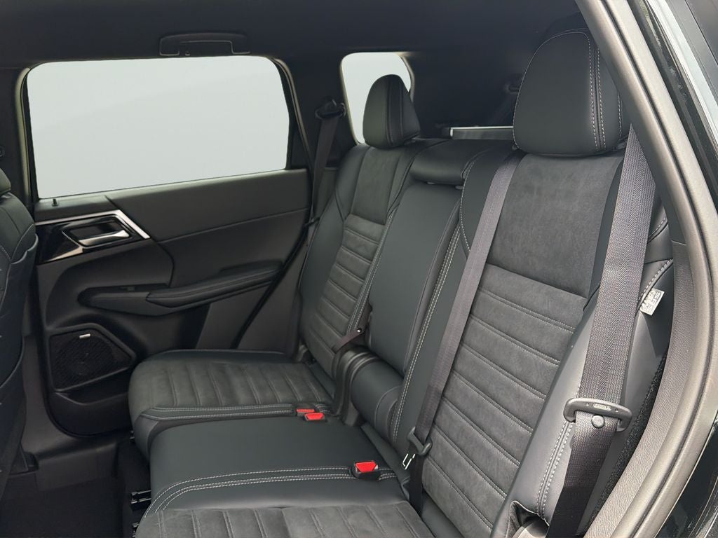 2026 Mitsubishi Outlander LE