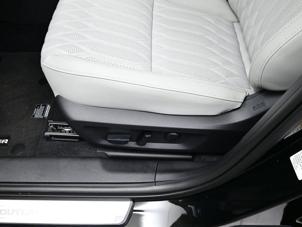 2025 Mitsubishi Outlander Platinum Edition